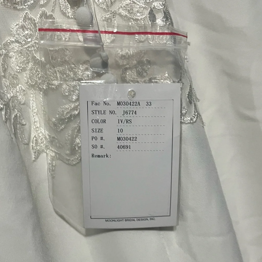 Lightweight, crêpe, long sleeve lace wedding gown ivory - Picture 12 of 15